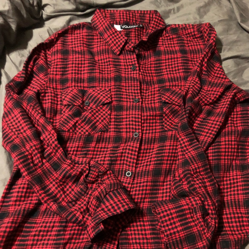 NWOT. Volcom long sleeve button up.